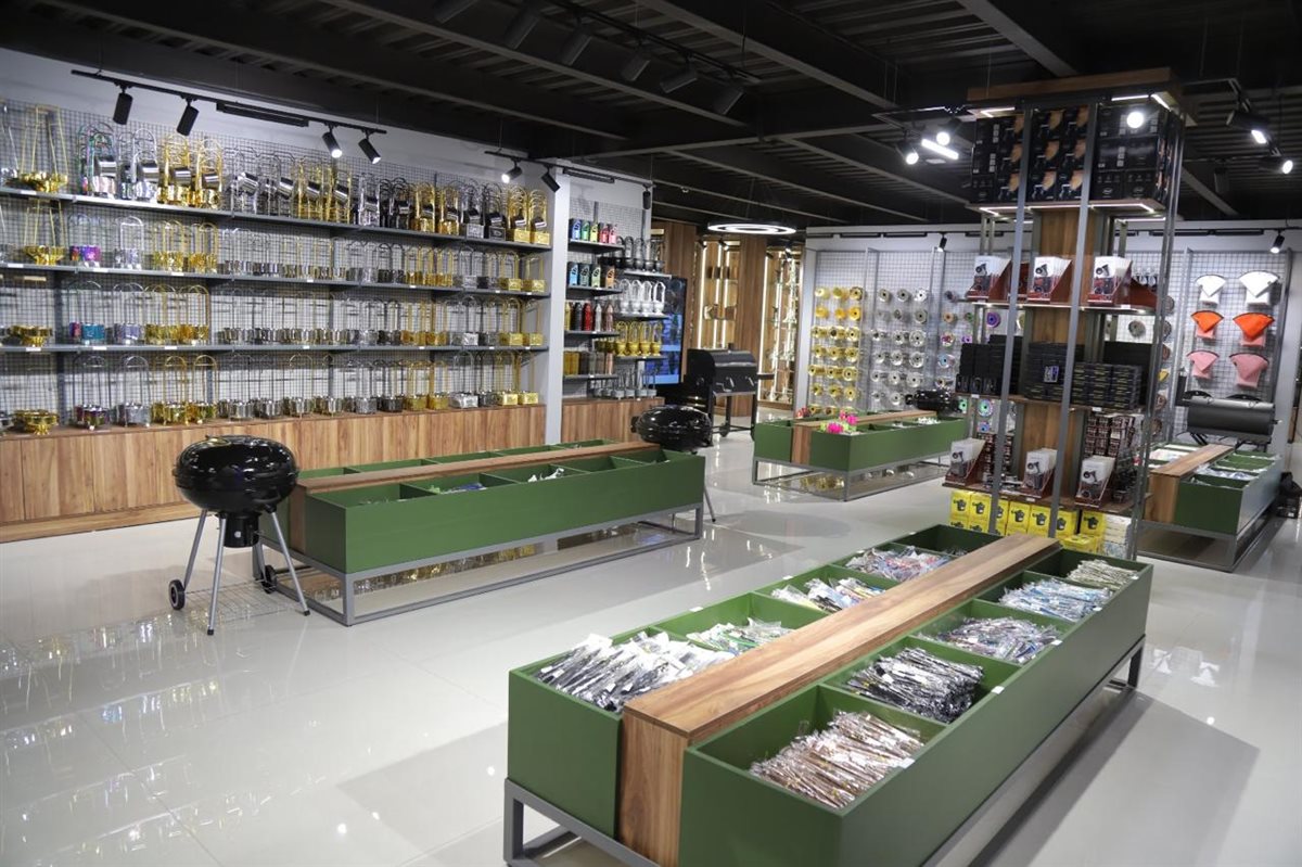 افتتاح حاشد لـ العندليب في صور: أكبر صالة عرض للأراغيل والسجائر في الجنوب