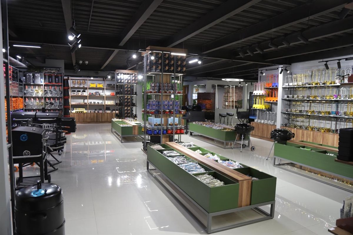 افتتاح حاشد لـ العندليب في صور: أكبر صالة عرض للأراغيل والسجائر في الجنوب