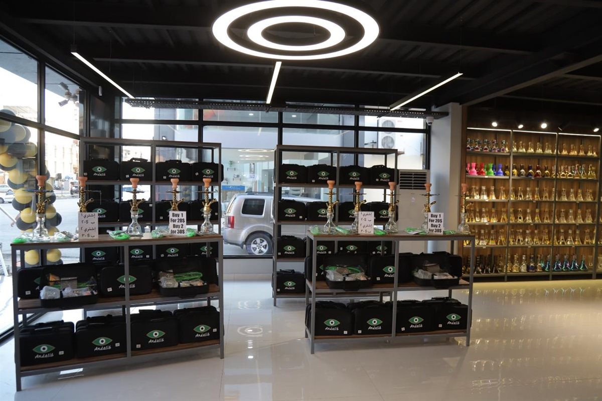 افتتاح حاشد لـ العندليب في صور: أكبر صالة عرض للأراغيل والسجائر في الجنوب