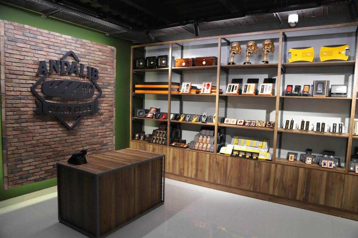 افتتاح حاشد لـ العندليب في صور: أكبر صالة عرض للأراغيل والسجائر في الجنوب