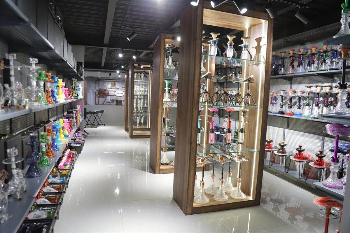 افتتاح حاشد لـ العندليب في صور: أكبر صالة عرض للأراغيل والسجائر في الجنوب