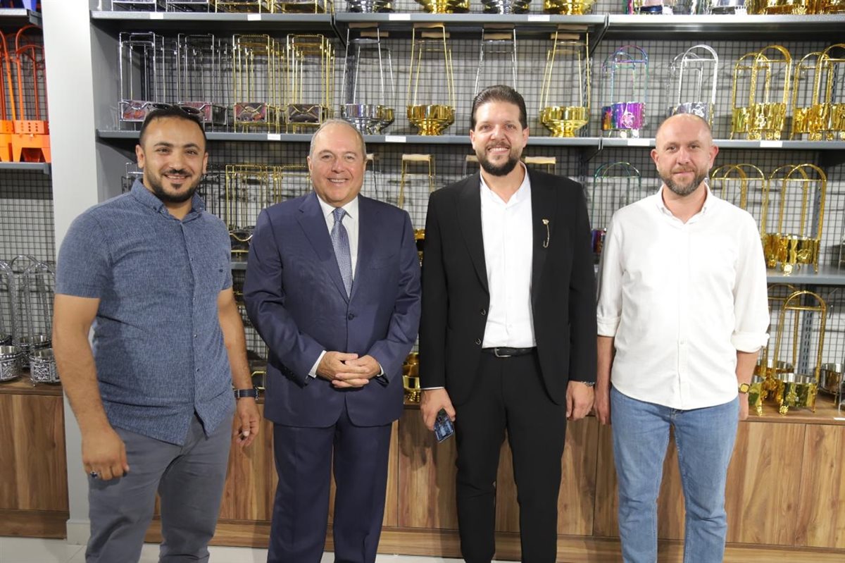 افتتاح حاشد لـ العندليب في صور: أكبر صالة عرض للأراغيل والسجائر في الجنوب