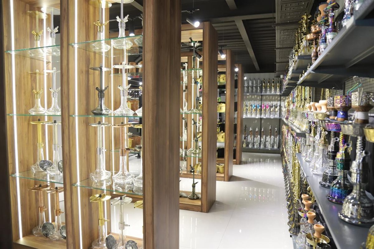 افتتاح حاشد لـ العندليب في صور: أكبر صالة عرض للأراغيل والسجائر في الجنوب