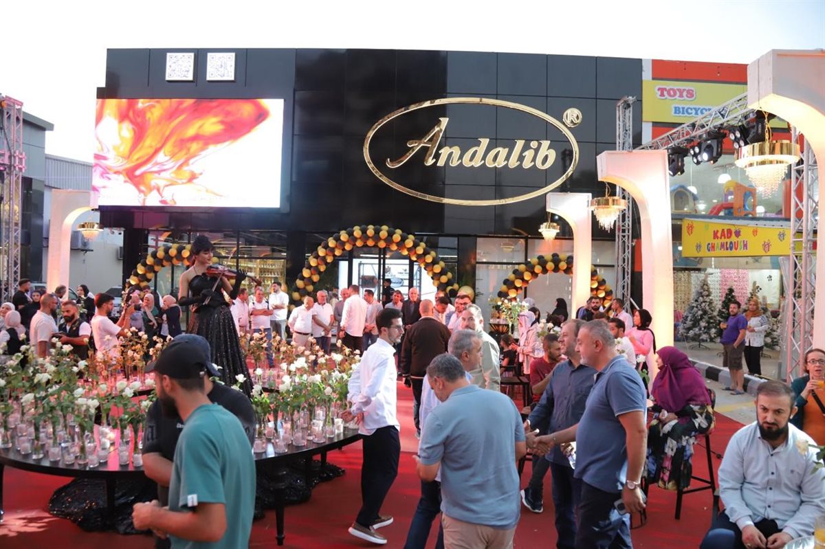 افتتاح حاشد لـ العندليب في صور: أكبر صالة عرض للأراغيل والسجائر في الجنوب