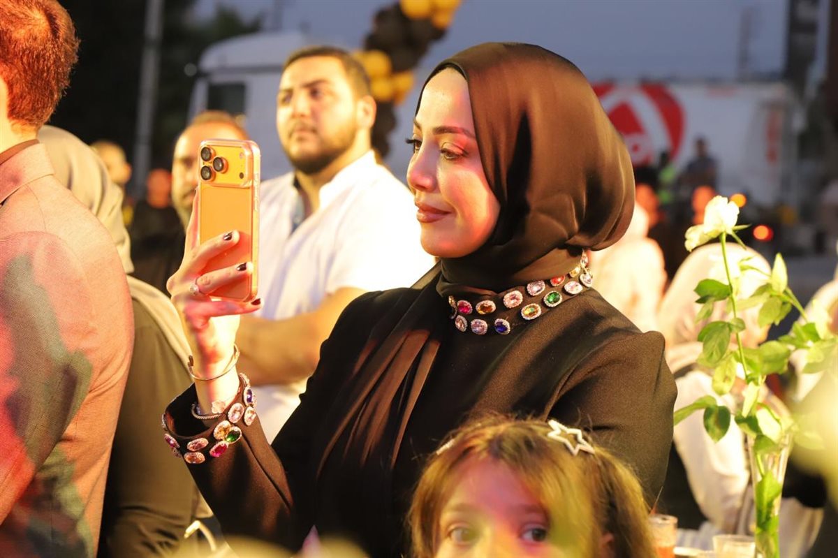 افتتاح حاشد لـ العندليب في صور: أكبر صالة عرض للأراغيل والسجائر في الجنوب