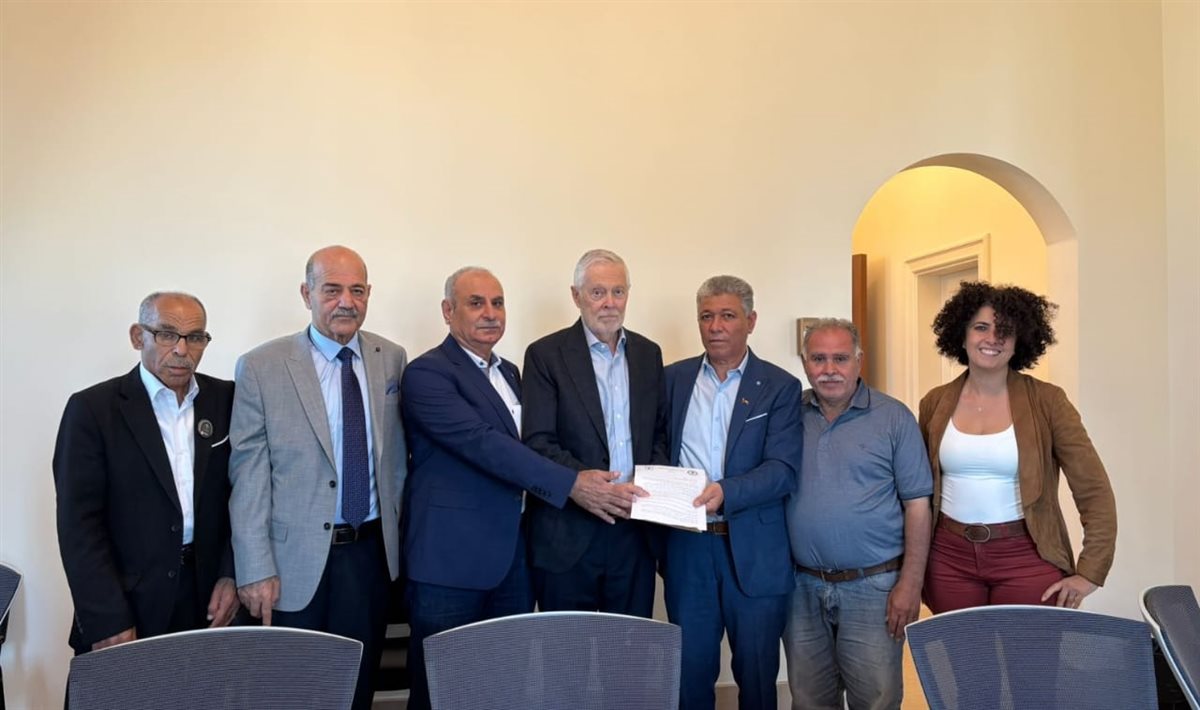 اتحاد نقابات عمال فلسطين فرع لبنان يلتقي رئيس لجنة الحوار اللبناني الفلسطيني في السراي الحكومي اتحاد نقابات عمال فلسطين فرع لبنان يلتقي رئيس لجنة الحوار اللبناني الفلسطيني في السراي الحكومي
