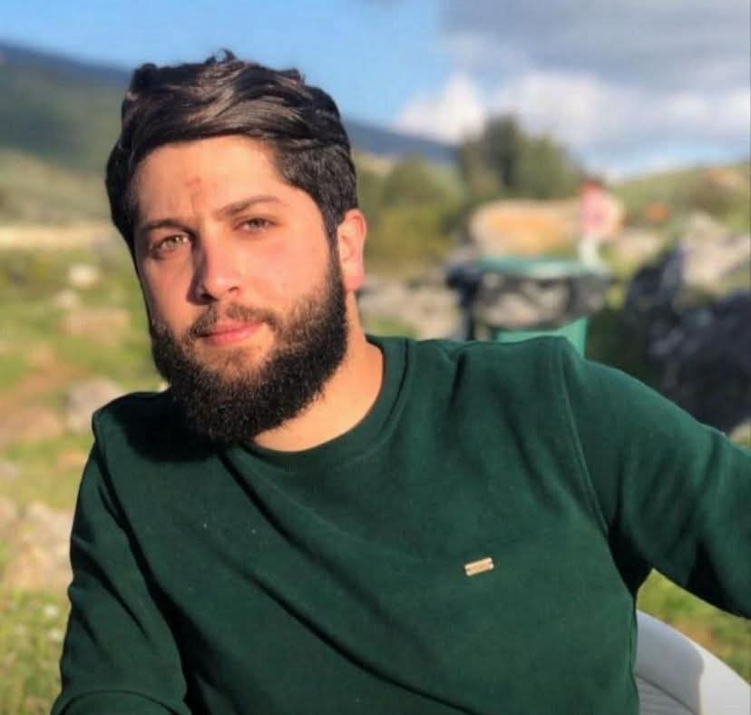 إستشهاد الشاب عيسى أحمد كربلا في إستهدافه على متن دراجته النارية أمام منزله في عين قانا إستشهاد الشاب عيسى أحمد كربلا في إستهدافه على متن دراجته النارية أمام منزله في عين قانا