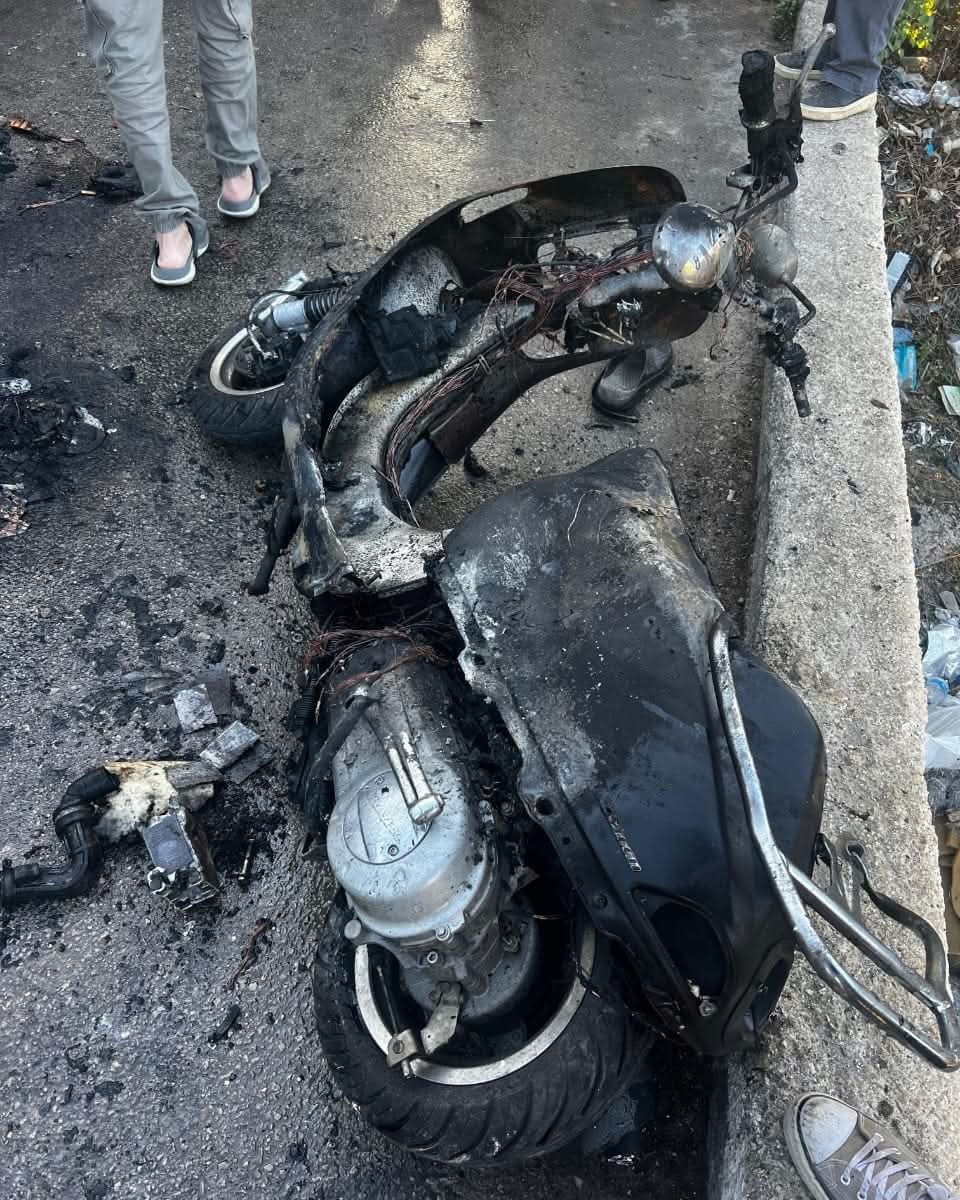 إستشهاد الشاب عيسى أحمد كربلا في إستهدافه على متن دراجته النارية أمام منزله في عين قانا إستشهاد الشاب عيسى أحمد كربلا في إستهدافه على متن دراجته النارية أمام منزله في عين قانا