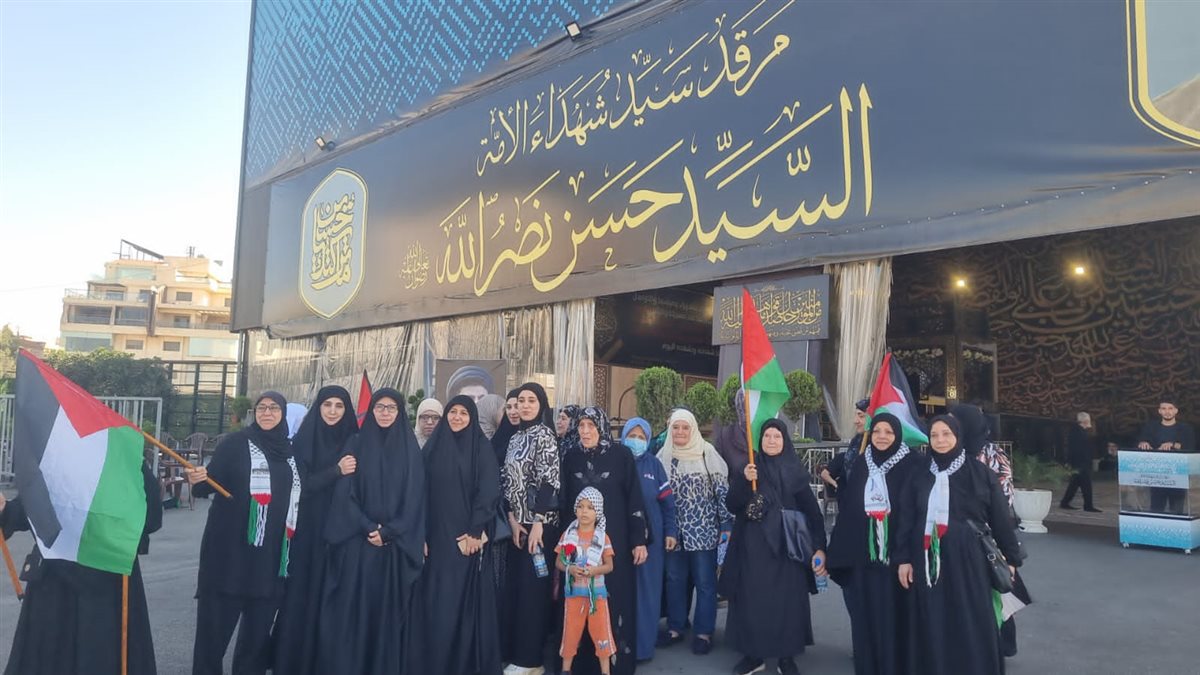 وفد نسائي من منظمة الصاعقة يزور مرقد الشهيد السيد حسن نصر الله في ذكرى استشهاده الأولى وفد نسائي من منظمة الصاعقة يزور مرقد الشهيد السيد حسن نصر الله في ذكرى استشهاده الأولى