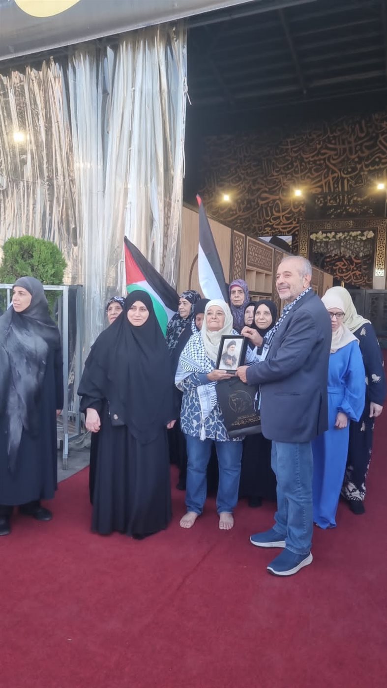 وفد نسائي من منظمة الصاعقة يزور مرقد الشهيد السيد حسن نصر الله في ذكرى استشهاده الأولى وفد نسائي من منظمة الصاعقة يزور مرقد الشهيد السيد حسن نصر الله في ذكرى استشهاده الأولى