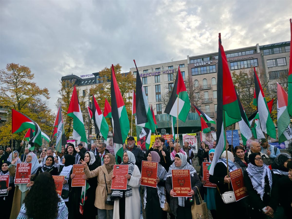 وقفة تضامنية حاشدة في برلين دعما لفلسطين ورفضا لتسليح إسرائيل وقفة تضامنية حاشدة في برلين دعما لفلسطين ورفضا لتسليح إسرائيل