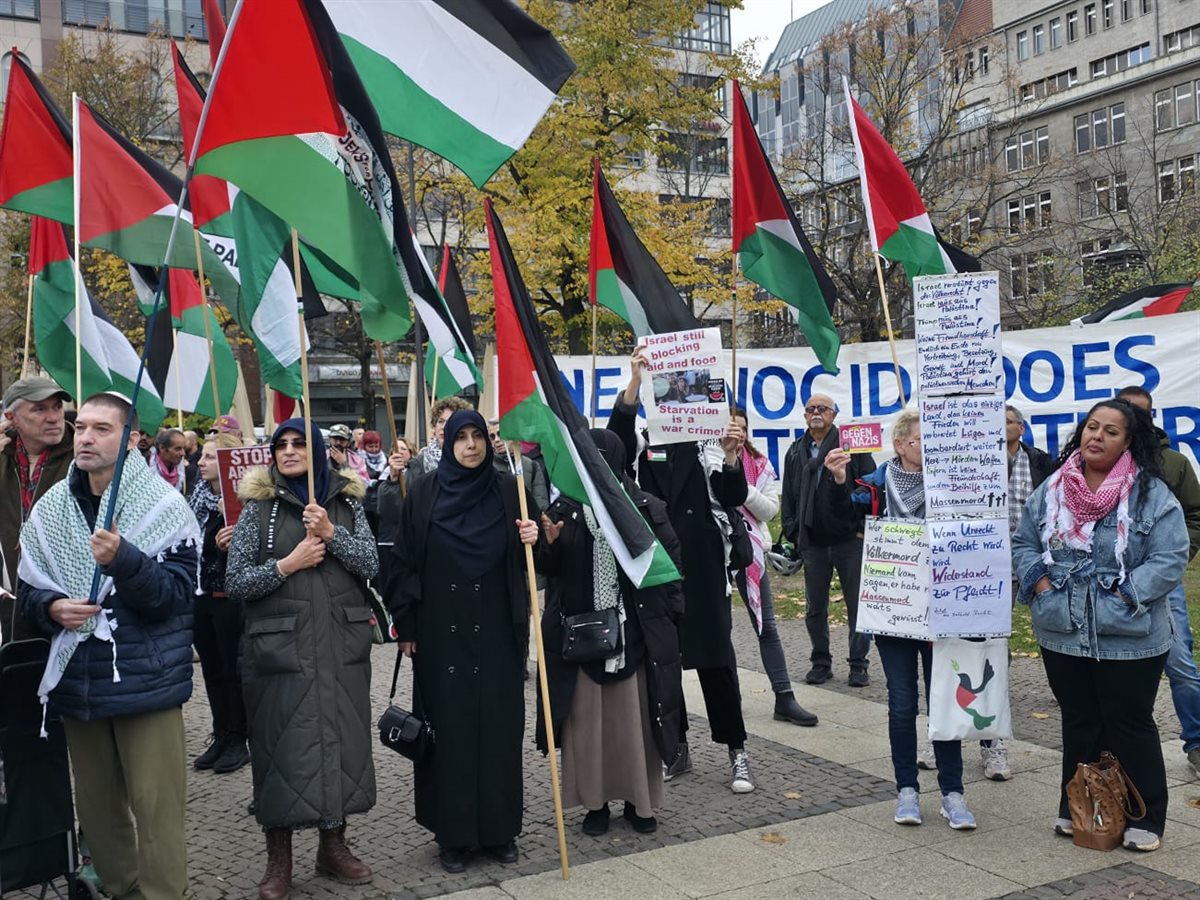 وقفة تضامنية حاشدة في برلين دعما لفلسطين ورفضا لتسليح إسرائيل وقفة تضامنية حاشدة في برلين دعما لفلسطين ورفضا لتسليح إسرائيل