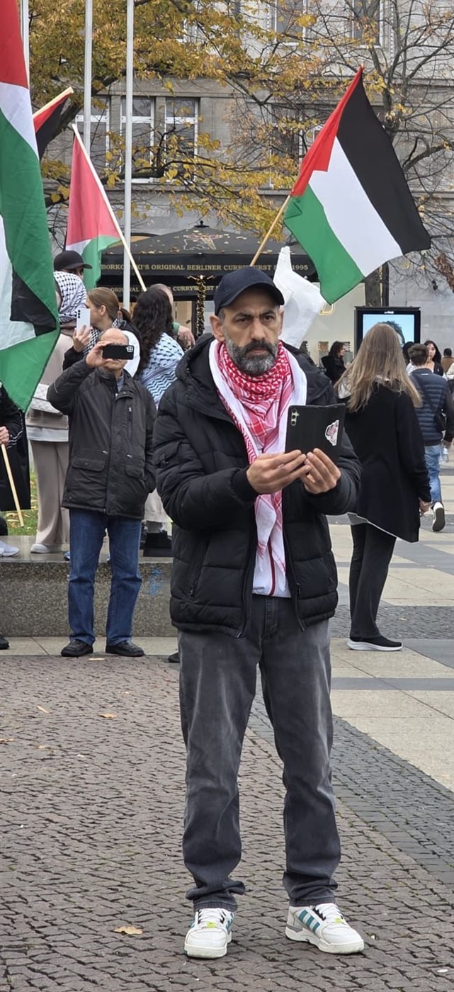 وقفة تضامنية حاشدة في برلين دعما لفلسطين ورفضا لتسليح إسرائيل وقفة تضامنية حاشدة في برلين دعما لفلسطين ورفضا لتسليح إسرائيل