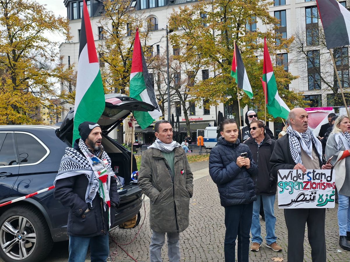وقفة تضامنية حاشدة في برلين دعما لفلسطين ورفضا لتسليح إسرائيل وقفة تضامنية حاشدة في برلين دعما لفلسطين ورفضا لتسليح إسرائيل