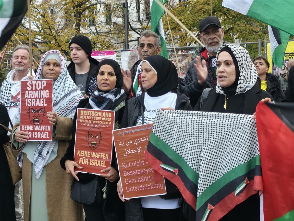 وقفة تضامنية حاشدة في برلين دعما لفلسطين ورفضا لتسليح إسرائيل وقفة تضامنية حاشدة في برلين دعما لفلسطين ورفضا لتسليح إسرائيل