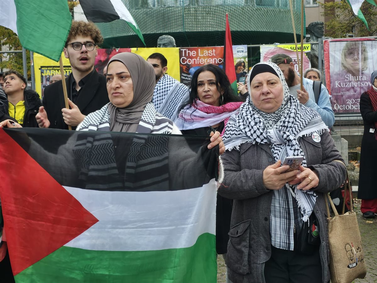 وقفة تضامنية حاشدة في برلين دعما لفلسطين ورفضا لتسليح إسرائيل وقفة تضامنية حاشدة في برلين دعما لفلسطين ورفضا لتسليح إسرائيل