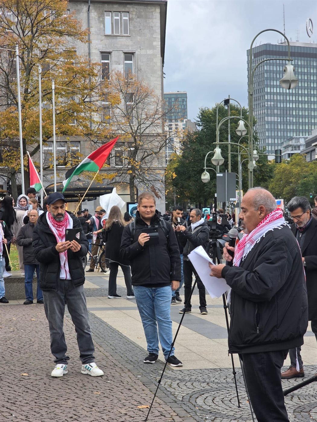 وقفة تضامنية حاشدة في برلين دعما لفلسطين ورفضا لتسليح إسرائيل وقفة تضامنية حاشدة في برلين دعما لفلسطين ورفضا لتسليح إسرائيل