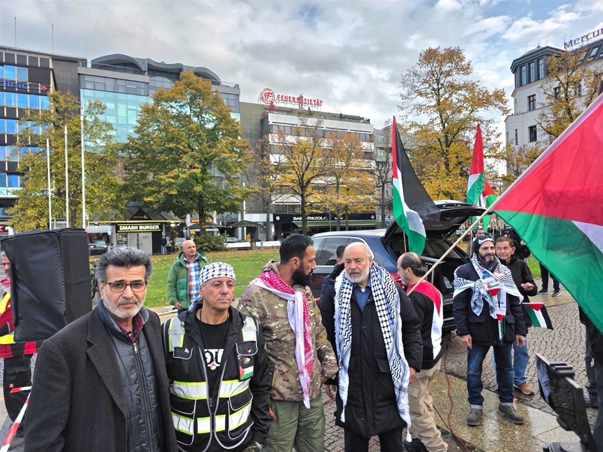وقفة تضامنية حاشدة في برلين دعما لفلسطين ورفضا لتسليح إسرائيل وقفة تضامنية حاشدة في برلين دعما لفلسطين ورفضا لتسليح إسرائيل