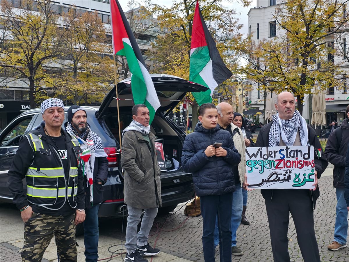 وقفة تضامنية حاشدة في برلين دعما لفلسطين ورفضا لتسليح إسرائيل وقفة تضامنية حاشدة في برلين دعما لفلسطين ورفضا لتسليح إسرائيل