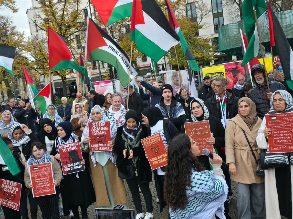 وقفة تضامنية حاشدة في برلين دعما لفلسطين ورفضا لتسليح إسرائيل وقفة تضامنية حاشدة في برلين دعما لفلسطين ورفضا لتسليح إسرائيل