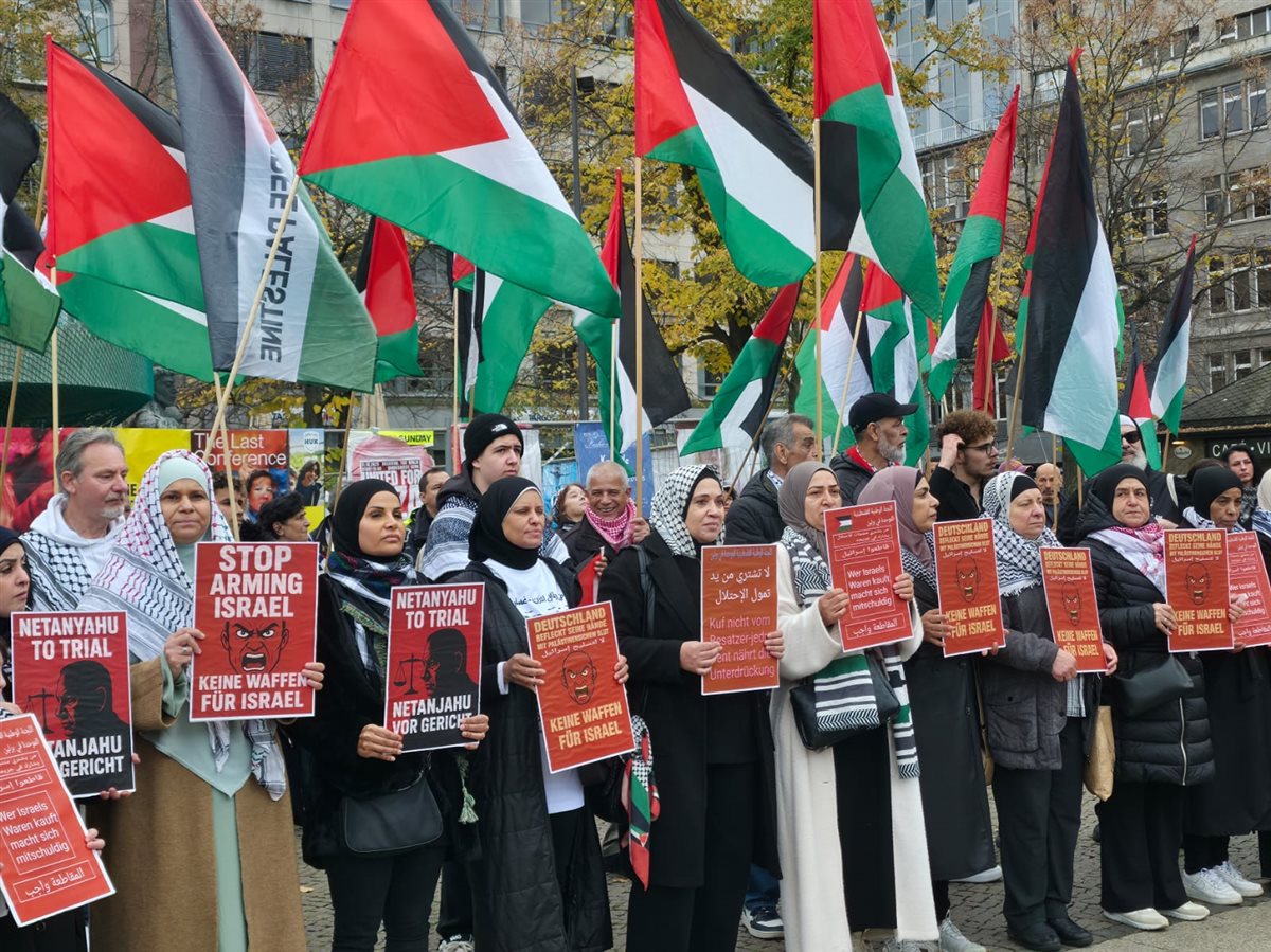 وقفة تضامنية حاشدة في برلين دعما لفلسطين ورفضا لتسليح إسرائيل وقفة تضامنية حاشدة في برلين دعما لفلسطين ورفضا لتسليح إسرائيل