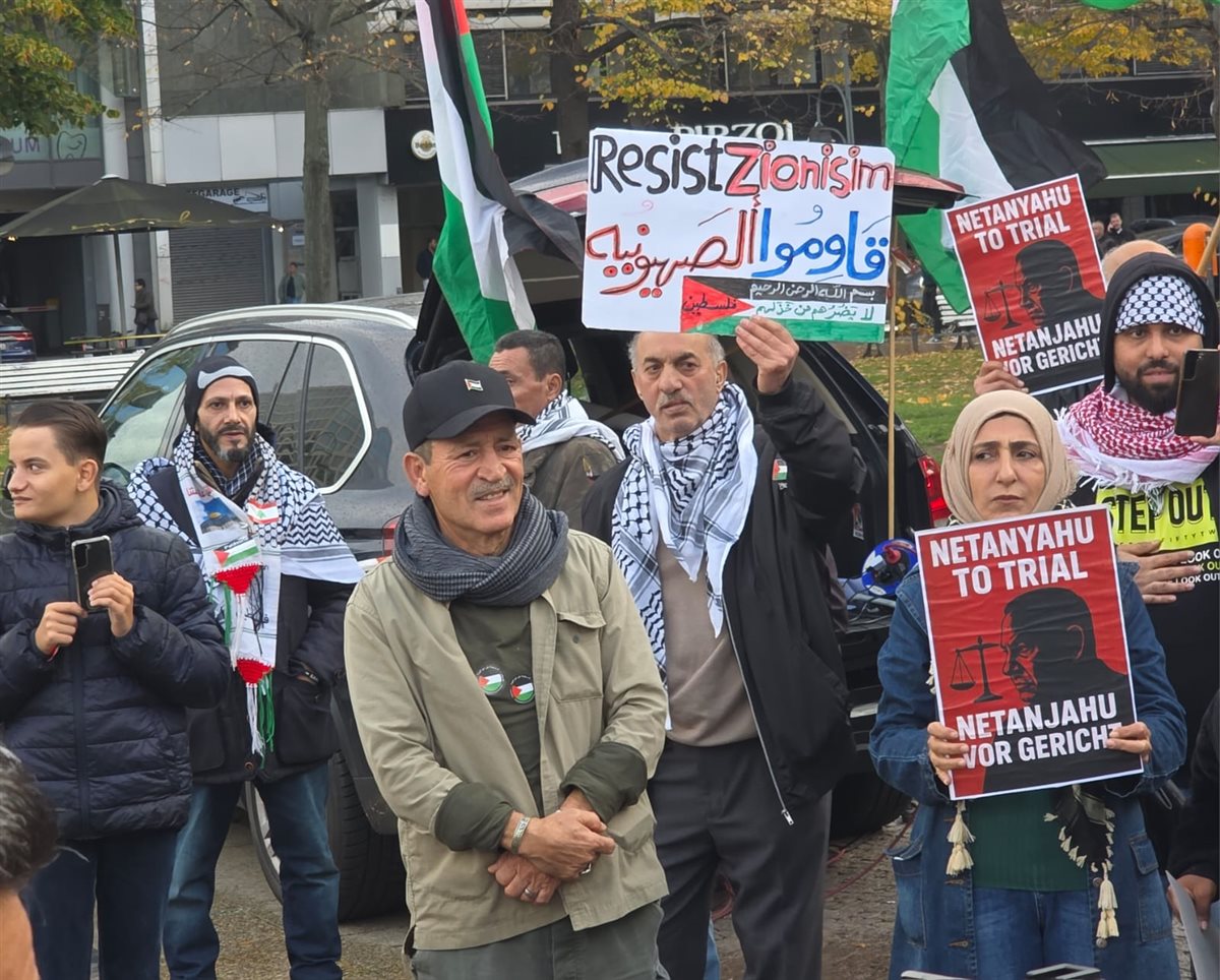وقفة تضامنية حاشدة في برلين دعما لفلسطين ورفضا لتسليح إسرائيل وقفة تضامنية حاشدة في برلين دعما لفلسطين ورفضا لتسليح إسرائيل