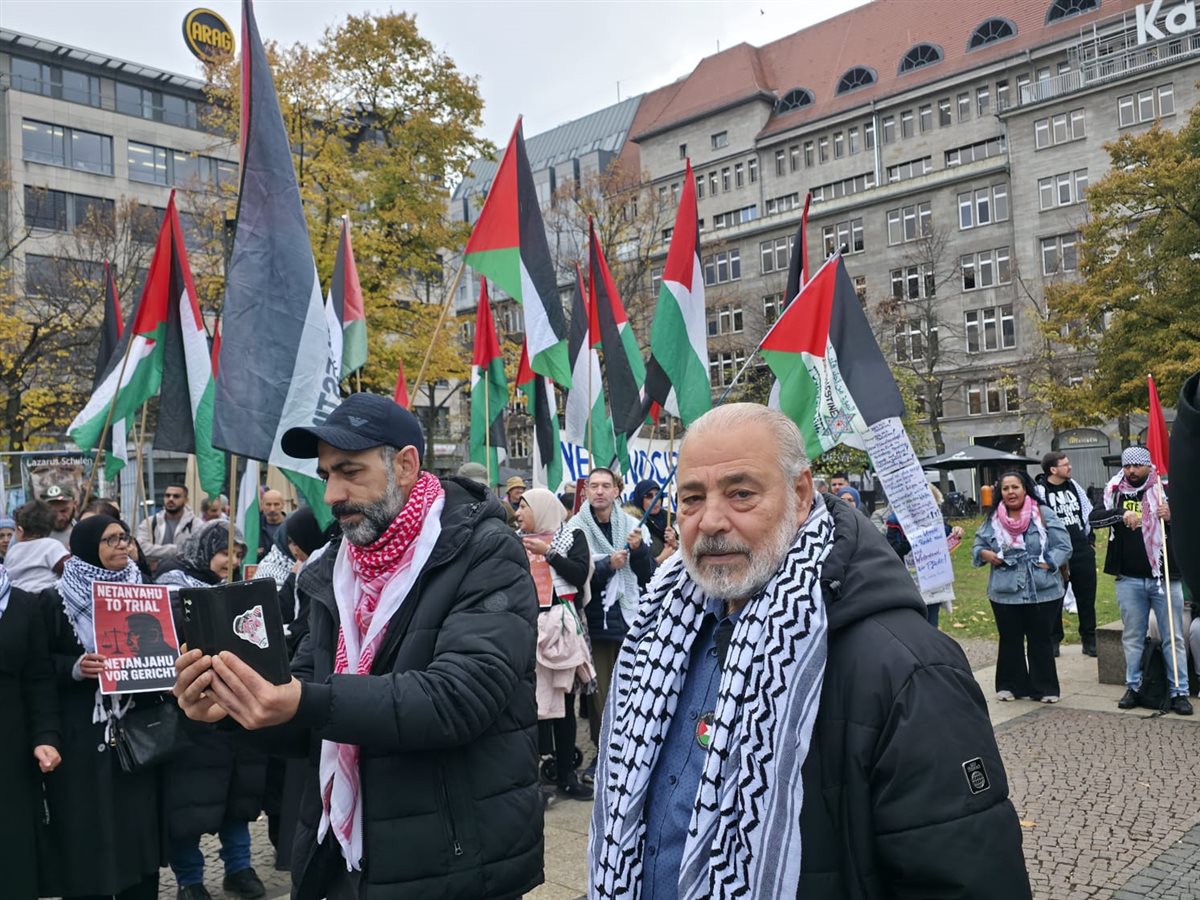 وقفة تضامنية حاشدة في برلين دعما لفلسطين ورفضا لتسليح إسرائيل وقفة تضامنية حاشدة في برلين دعما لفلسطين ورفضا لتسليح إسرائيل