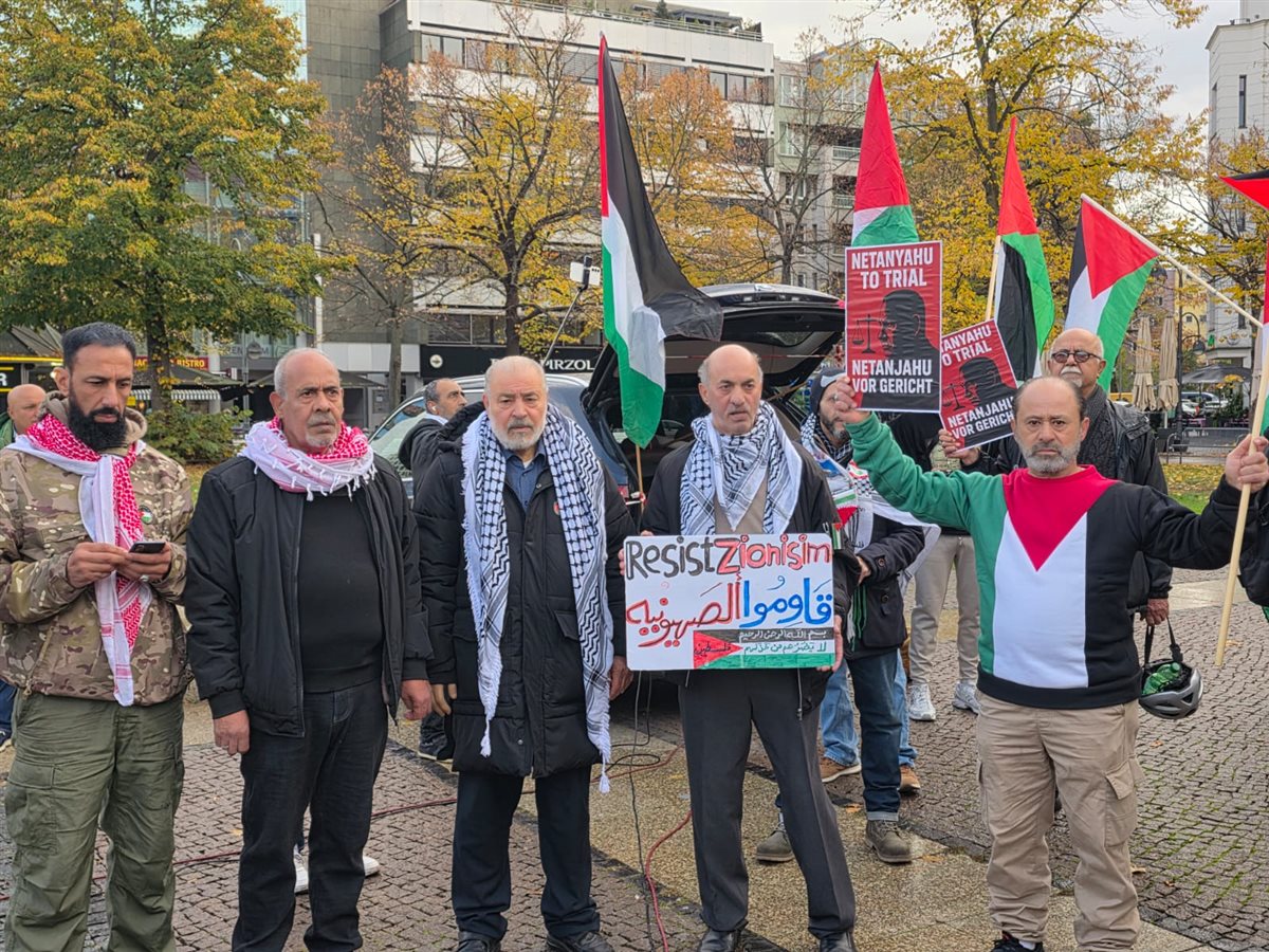وقفة تضامنية حاشدة في برلين دعما لفلسطين ورفضا لتسليح إسرائيل وقفة تضامنية حاشدة في برلين دعما لفلسطين ورفضا لتسليح إسرائيل