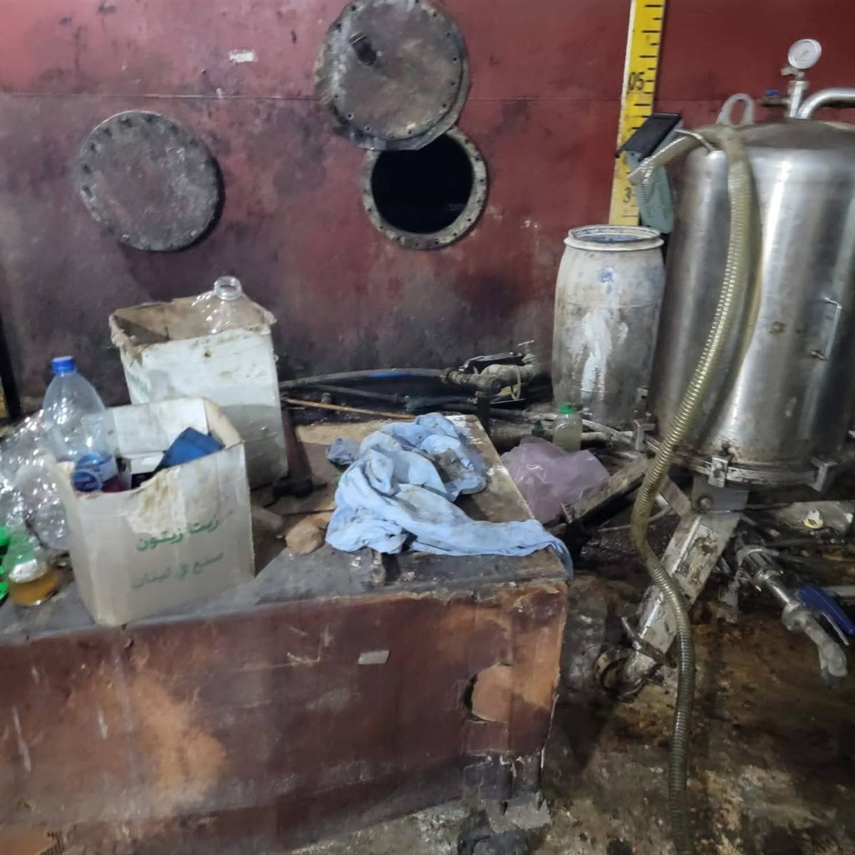 بالصور: يفتقر إلى شروط النظافة... دهم معمل لإنتاج وتكرير زيت الزيتون! بالصور: يفتقر إلى شروط النظافة... دهم معمل لإنتاج وتكرير زيت الزيتون!