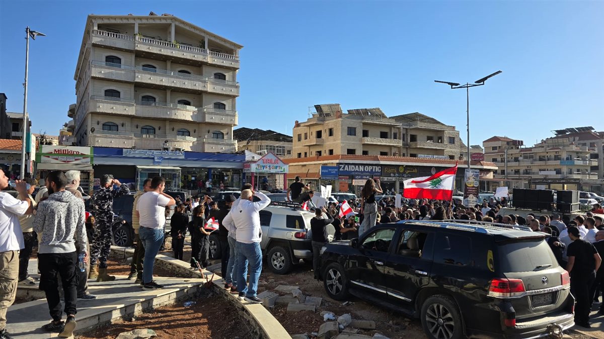 أهالي المطلوبين والسجناء يطالبون بالعفو العام ويهددون بتصعيد الحراك