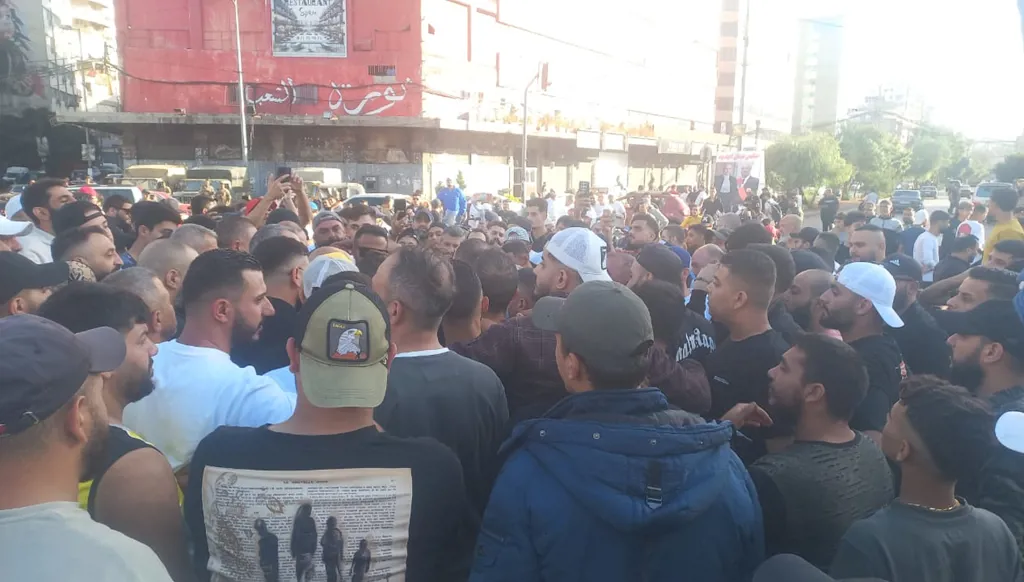 أهالي المطلوبين والسجناء يطالبون بالعفو العام ويهددون بتصعيد الحراك