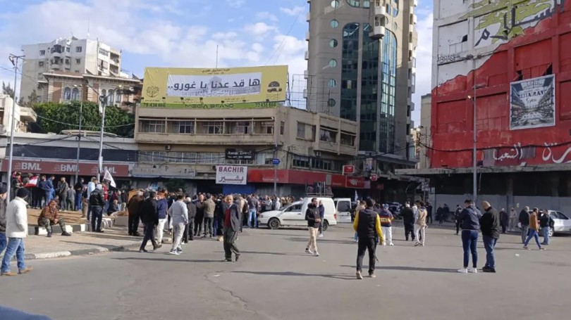 أهالي المطلوبين والسجناء يطالبون بالعفو العام ويهددون بتصعيد الحراك