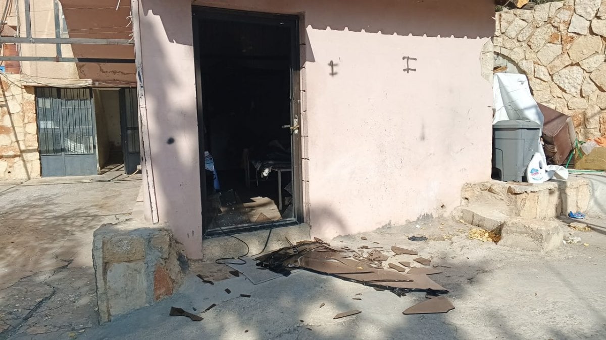 بالصور: الغارات تخلف أضرارا مادية في بلدة شمسطار بالصور: الغارات تخلف أضرارا مادية في بلدة شمسطار
