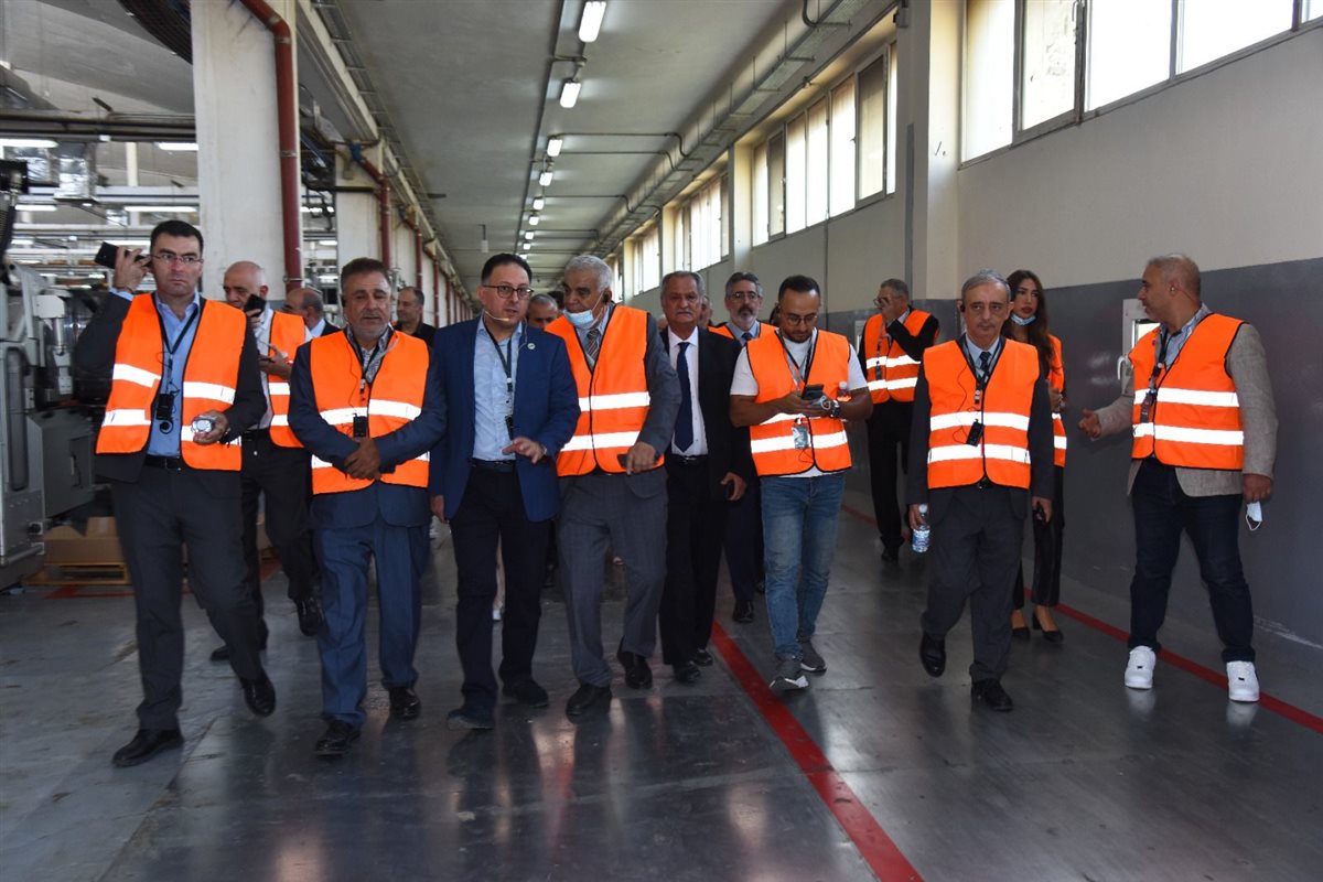 سقلاوي في لقاء مع الإعلاميين في العيد التسعين لـالريجي: عائدات الخزينة من ارباحنا ستلامس 500 مليون دولار سنة 2025 سقلاوي في لقاء مع الإعلاميين في العيد التسعين لـالريجي: عائدات الخزينة من ارباحنا ستلامس 500 مليون دولار سنة 2025