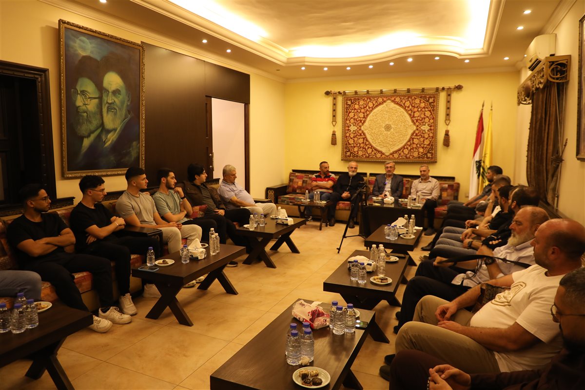 النائب عز الدين استقبل وفدا من فعاليات صور في مكتبه النائب عز الدين استقبل وفدا من فعاليات صور في مكتبه