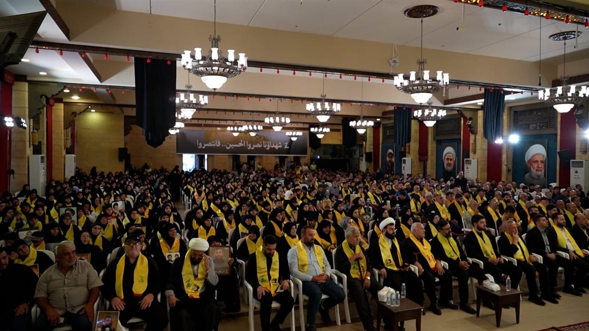 تكريم حاشد لشهداء النبطية برعاية النائب رعد: استقرار لبنان يتحقق بردع العدو لا بتلبية شروطه تكريم حاشد لشهداء النبطية برعاية النائب رعد: استقرار لبنان يتحقق بردع العدو لا بتلبية شروطه