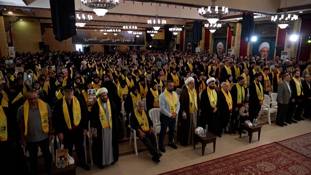 تكريم حاشد لشهداء النبطية برعاية النائب رعد: استقرار لبنان يتحقق بردع العدو لا بتلبية شروطه تكريم حاشد لشهداء النبطية برعاية النائب رعد: استقرار لبنان يتحقق بردع العدو لا بتلبية شروطه