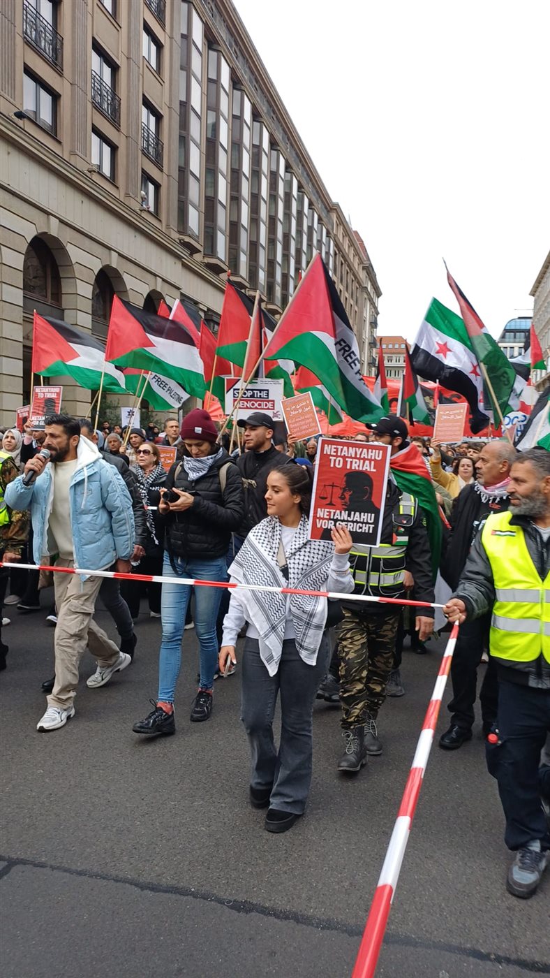 مظاهرة حاشدة في قلب برلين: صوت فلسطيني موحد يصدح ضد الإبادة في غزة مظاهرة حاشدة في قلب برلين: صوت فلسطيني موحد يصدح ضد الإبادة في غزة