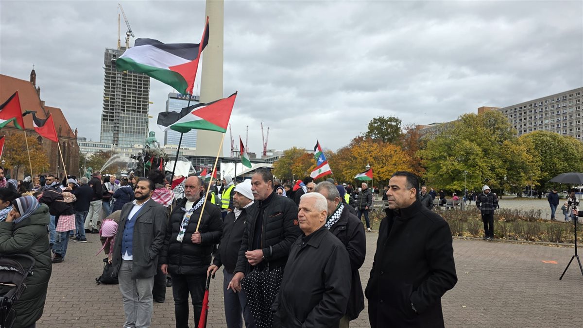 مظاهرة حاشدة في قلب برلين: صوت فلسطيني موحد يصدح ضد الإبادة في غزة مظاهرة حاشدة في قلب برلين: صوت فلسطيني موحد يصدح ضد الإبادة في غزة