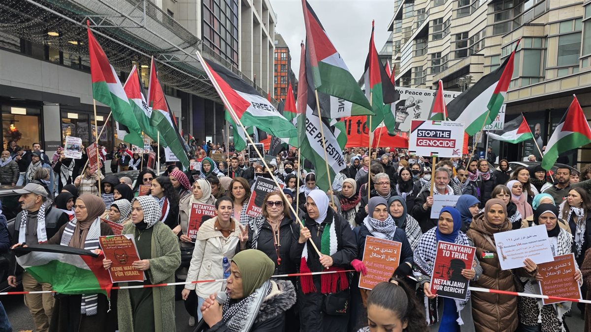 مظاهرة حاشدة في قلب برلين: صوت فلسطيني موحد يصدح ضد الإبادة في غزة مظاهرة حاشدة في قلب برلين: صوت فلسطيني موحد يصدح ضد الإبادة في غزة