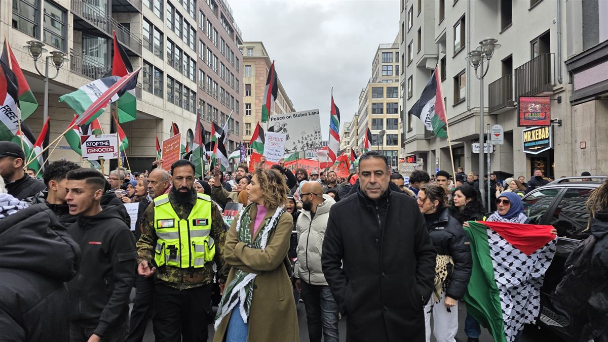 مظاهرة حاشدة في قلب برلين: صوت فلسطيني موحد يصدح ضد الإبادة في غزة مظاهرة حاشدة في قلب برلين: صوت فلسطيني موحد يصدح ضد الإبادة في غزة