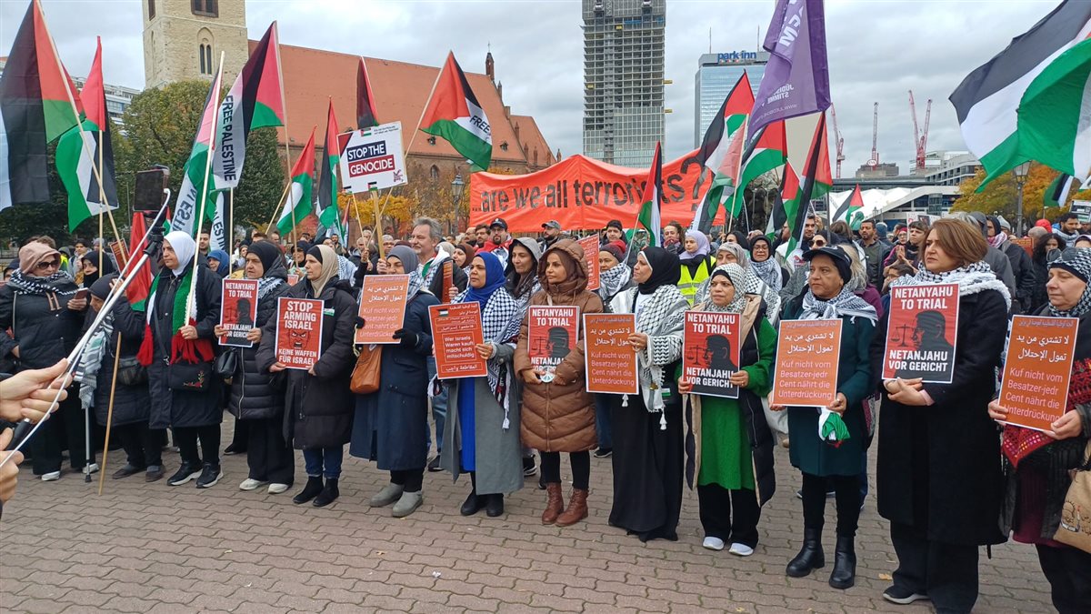 مظاهرة حاشدة في قلب برلين: صوت فلسطيني موحد يصدح ضد الإبادة في غزة مظاهرة حاشدة في قلب برلين: صوت فلسطيني موحد يصدح ضد الإبادة في غزة