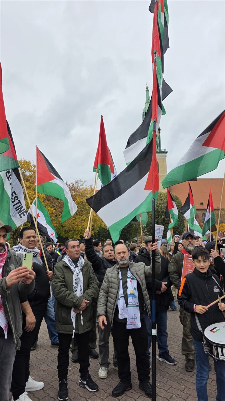 مظاهرة حاشدة في قلب برلين: صوت فلسطيني موحد يصدح ضد الإبادة في غزة مظاهرة حاشدة في قلب برلين: صوت فلسطيني موحد يصدح ضد الإبادة في غزة