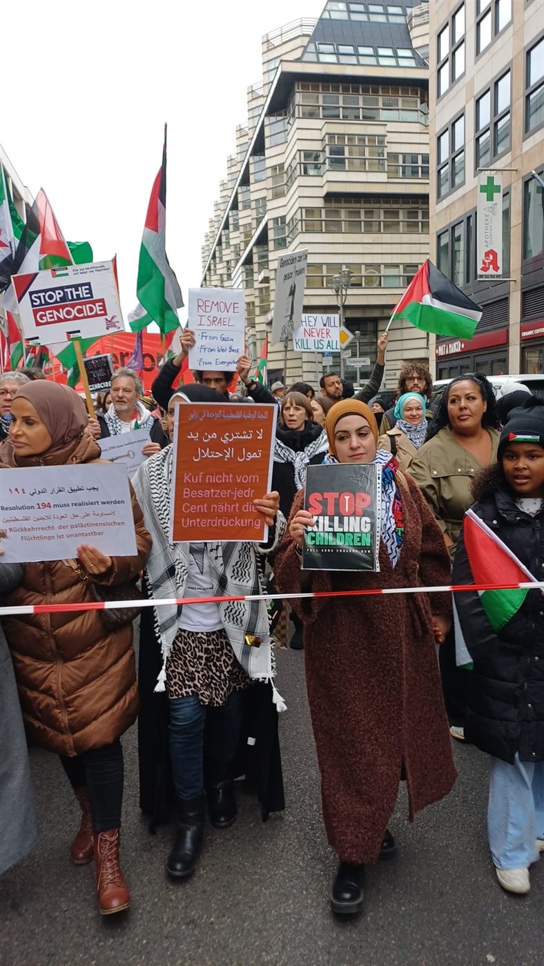 مظاهرة حاشدة في قلب برلين: صوت فلسطيني موحد يصدح ضد الإبادة في غزة مظاهرة حاشدة في قلب برلين: صوت فلسطيني موحد يصدح ضد الإبادة في غزة