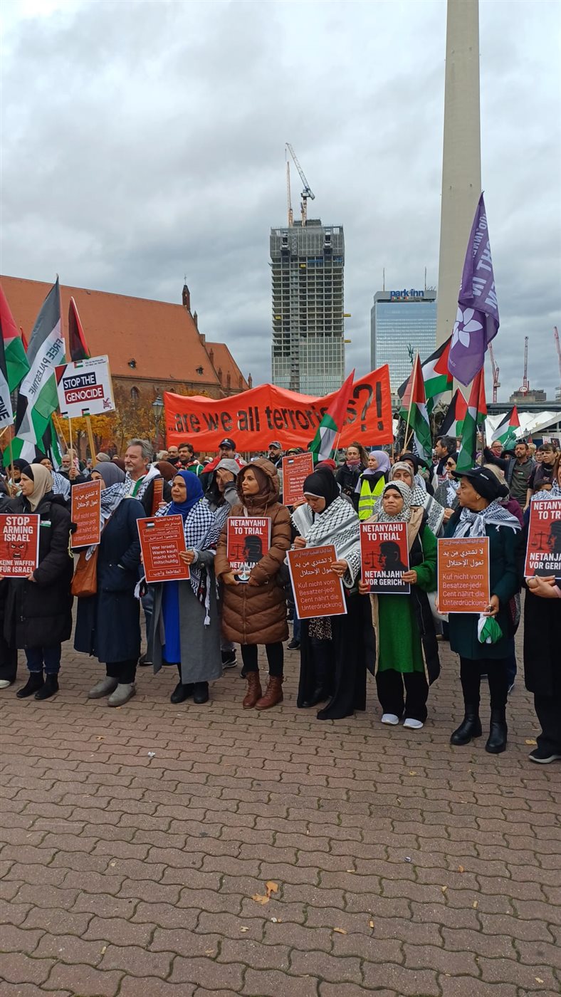 مظاهرة حاشدة في قلب برلين: صوت فلسطيني موحد يصدح ضد الإبادة في غزة مظاهرة حاشدة في قلب برلين: صوت فلسطيني موحد يصدح ضد الإبادة في غزة