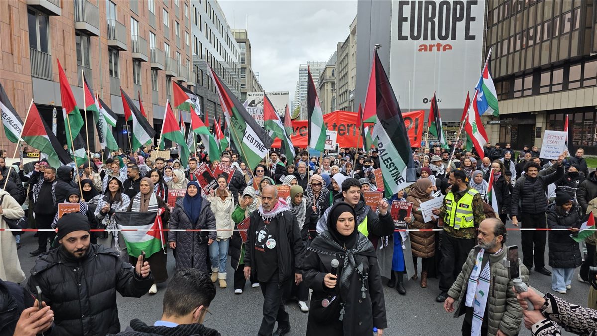 مظاهرة حاشدة في قلب برلين: صوت فلسطيني موحد يصدح ضد الإبادة في غزة مظاهرة حاشدة في قلب برلين: صوت فلسطيني موحد يصدح ضد الإبادة في غزة