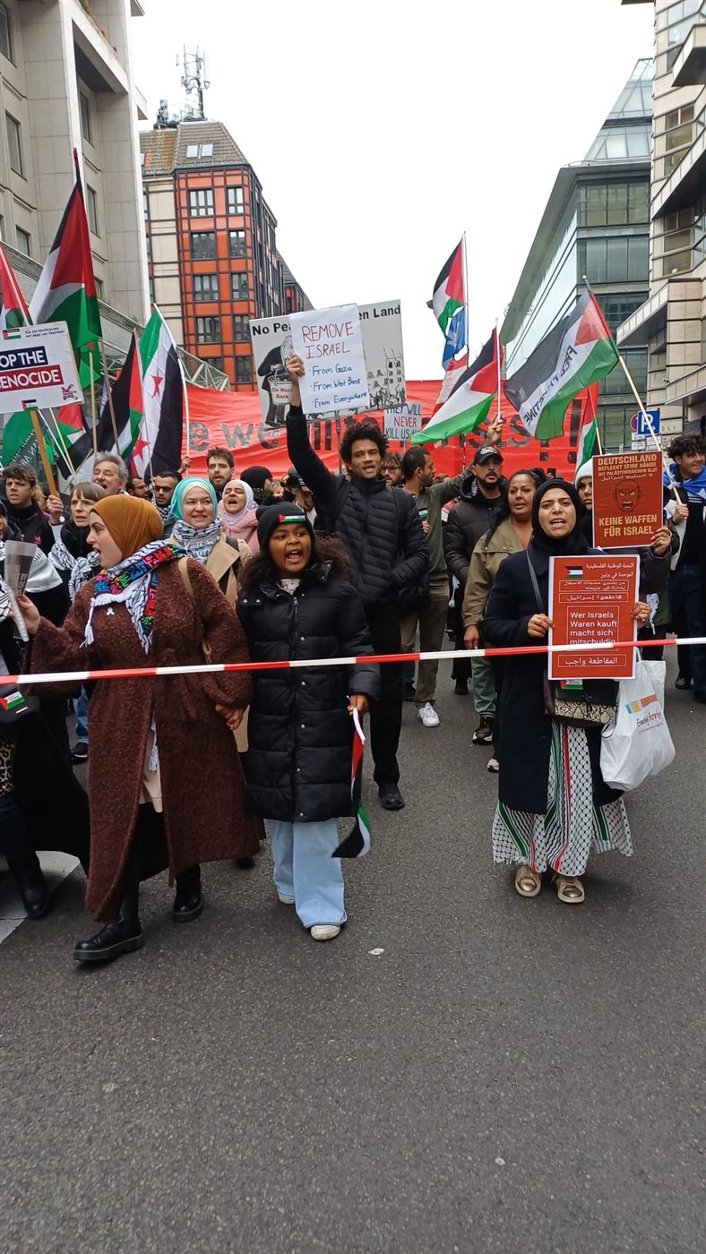 مظاهرة حاشدة في قلب برلين: صوت فلسطيني موحد يصدح ضد الإبادة في غزة مظاهرة حاشدة في قلب برلين: صوت فلسطيني موحد يصدح ضد الإبادة في غزة