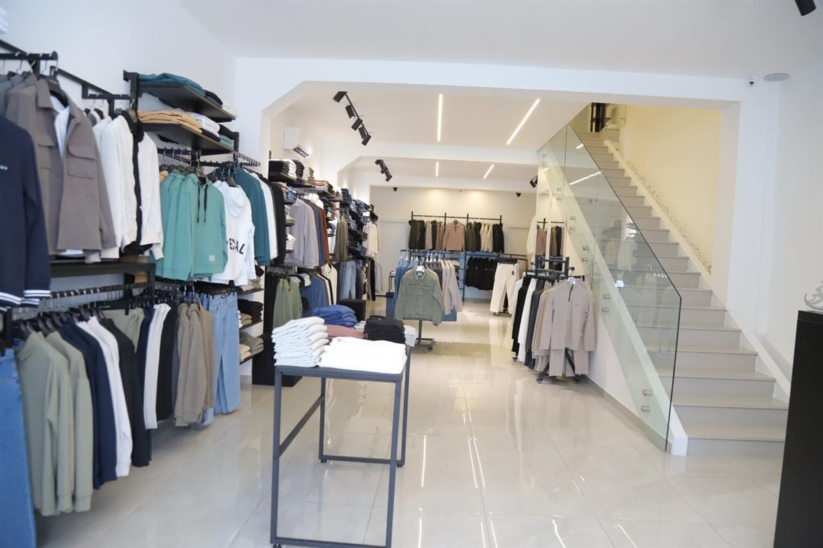 افتتاح فرع جديد لمحلات العجمي للألبسة الرجالية Al Ajami store في صور