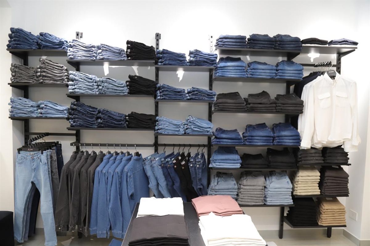 افتتاح فرع جديد لمحلات العجمي للألبسة الرجالية Al Ajami store في صور