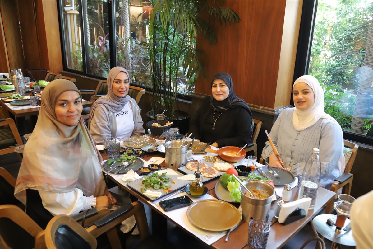 فطور صباحي بمناسبة مولد السيدة زينب (ع) وريع أسعار بطاقاته للعائلات النازحة من الشريط الحدودي فطور صباحي بمناسبة مولد السيدة زينب (ع) وريع أسعار بطاقاته للعائلات النازحة من الشريط الحدودي